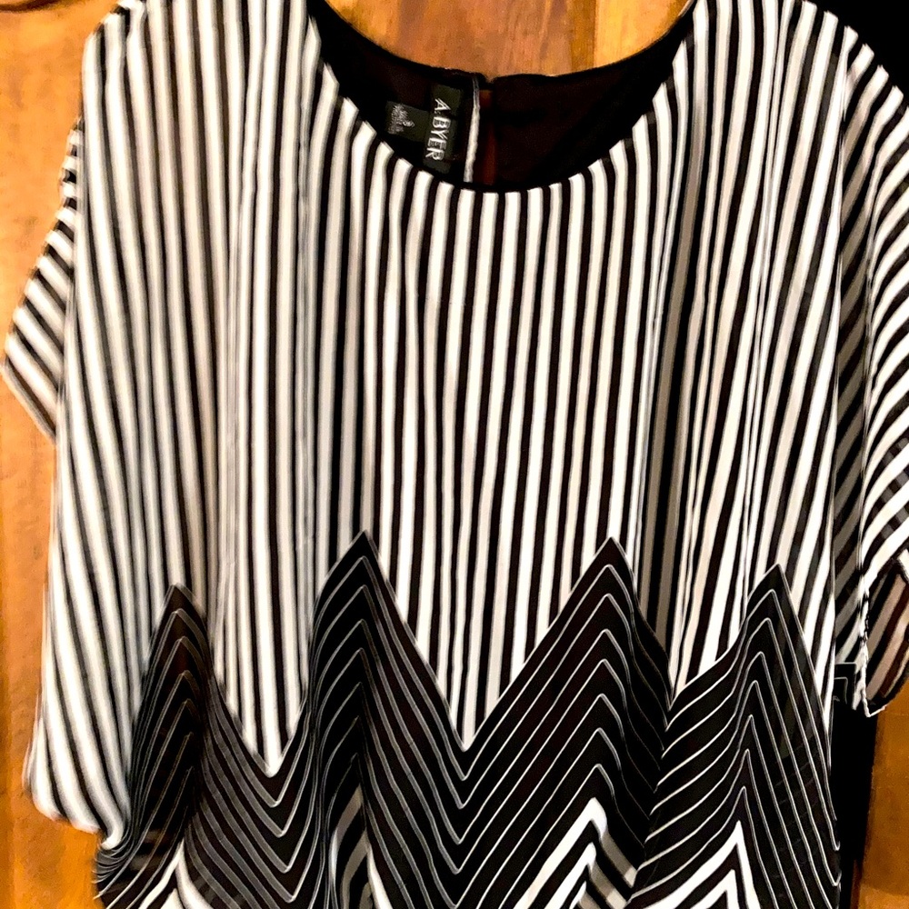 A. Byer ballon like shirt
